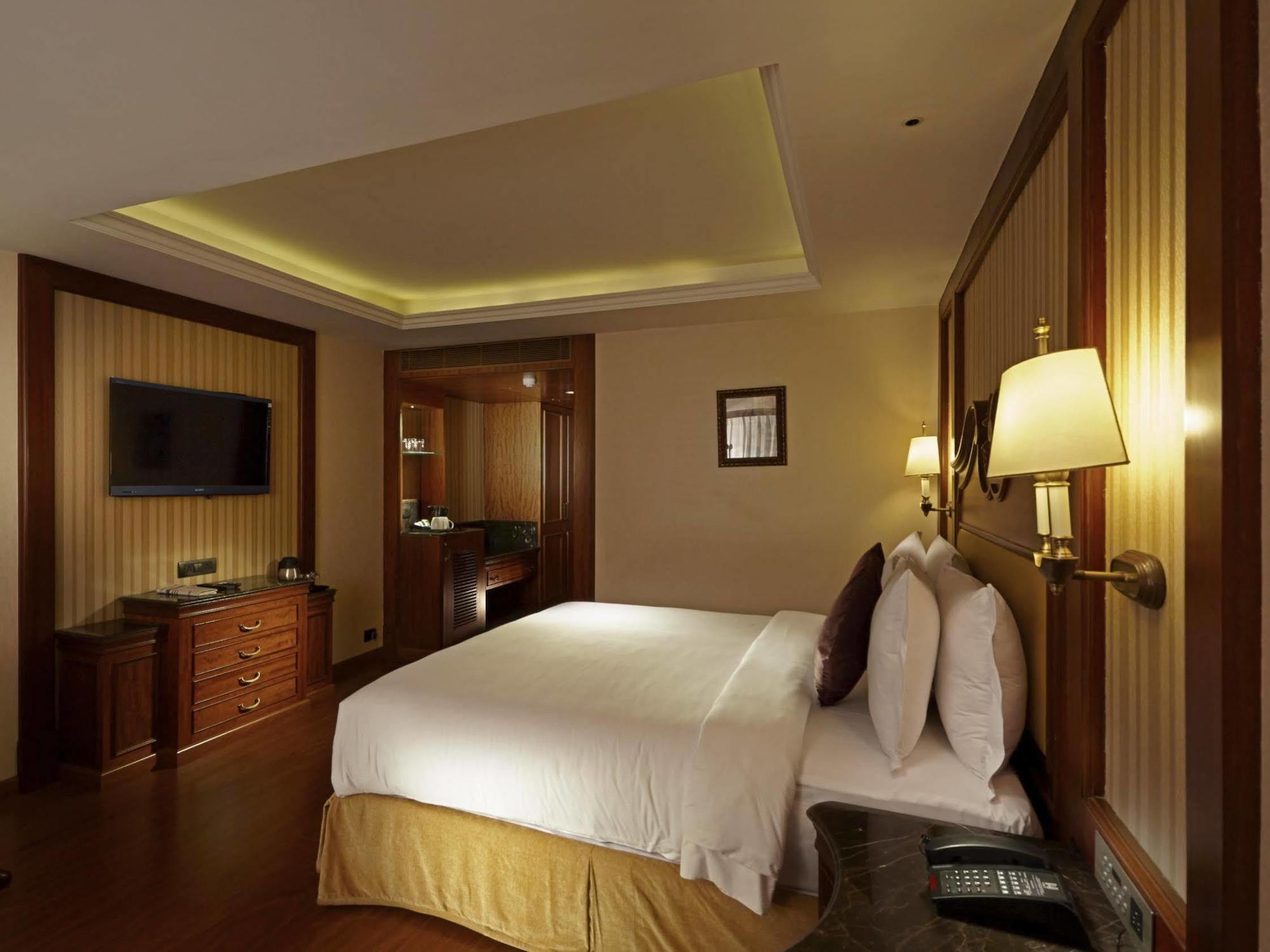 Hablis Chennai Hotel Bagian luar foto